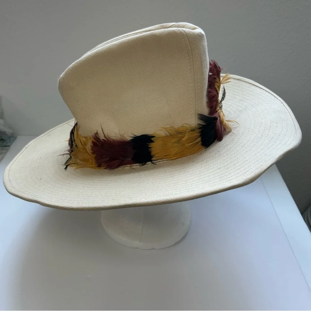Canon Trails/ Cream Hat / 100% cotton/ size 7 1/4 - 7 3/8/ L -Feather Accents